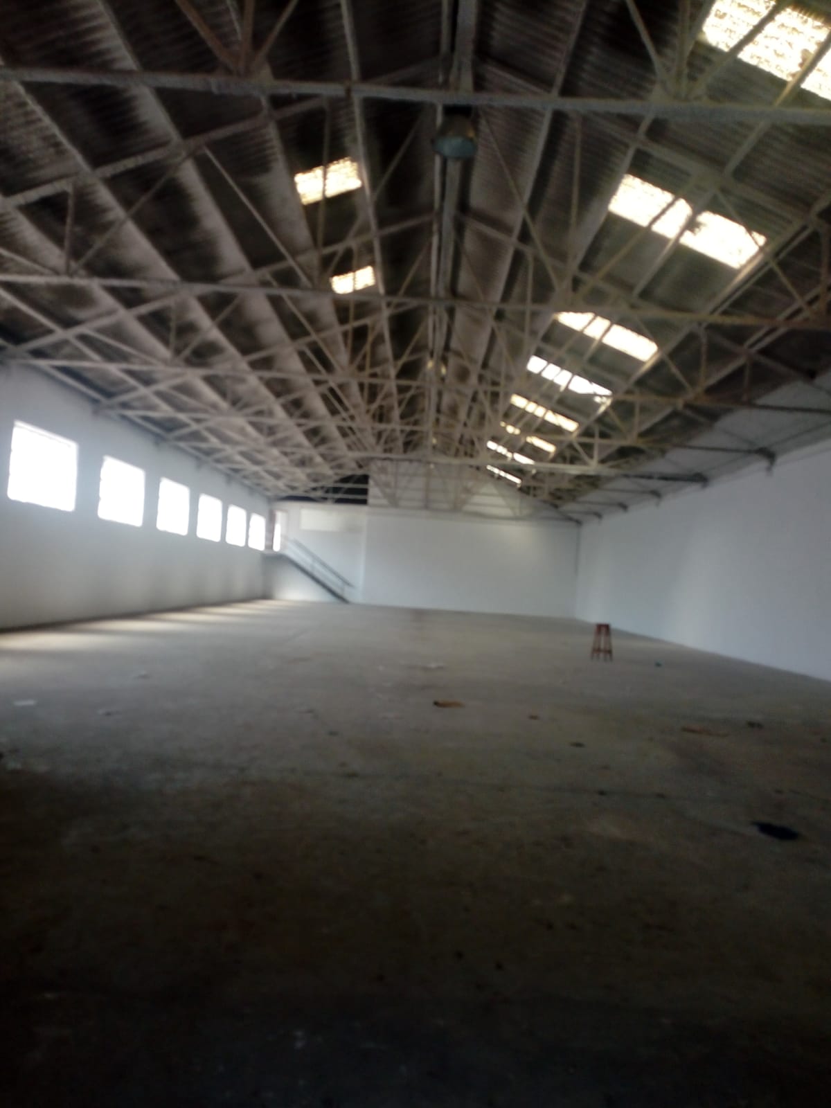 ALQUILER DE NAVE EN SILLA