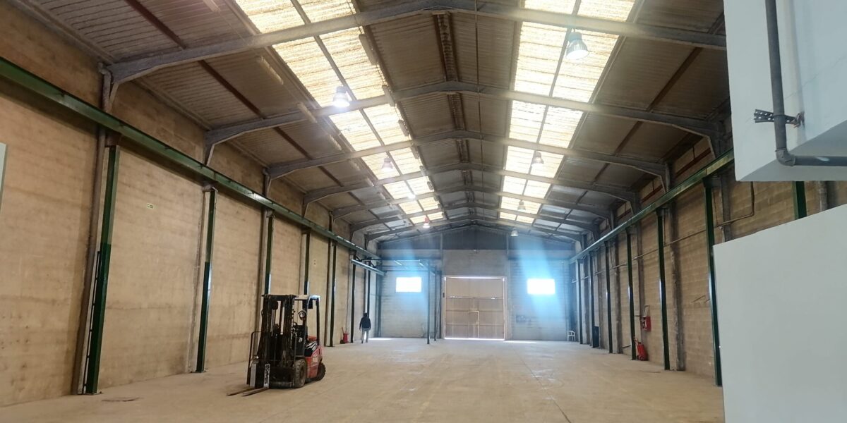 ALQUILER DE NAVE EN SILLA AVENIDA ESPIOCA