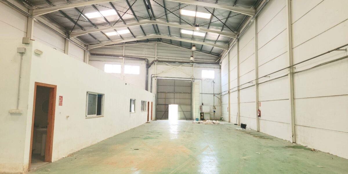 ALQUILER DE NAVE CON OFICINAS EN CATARROJA